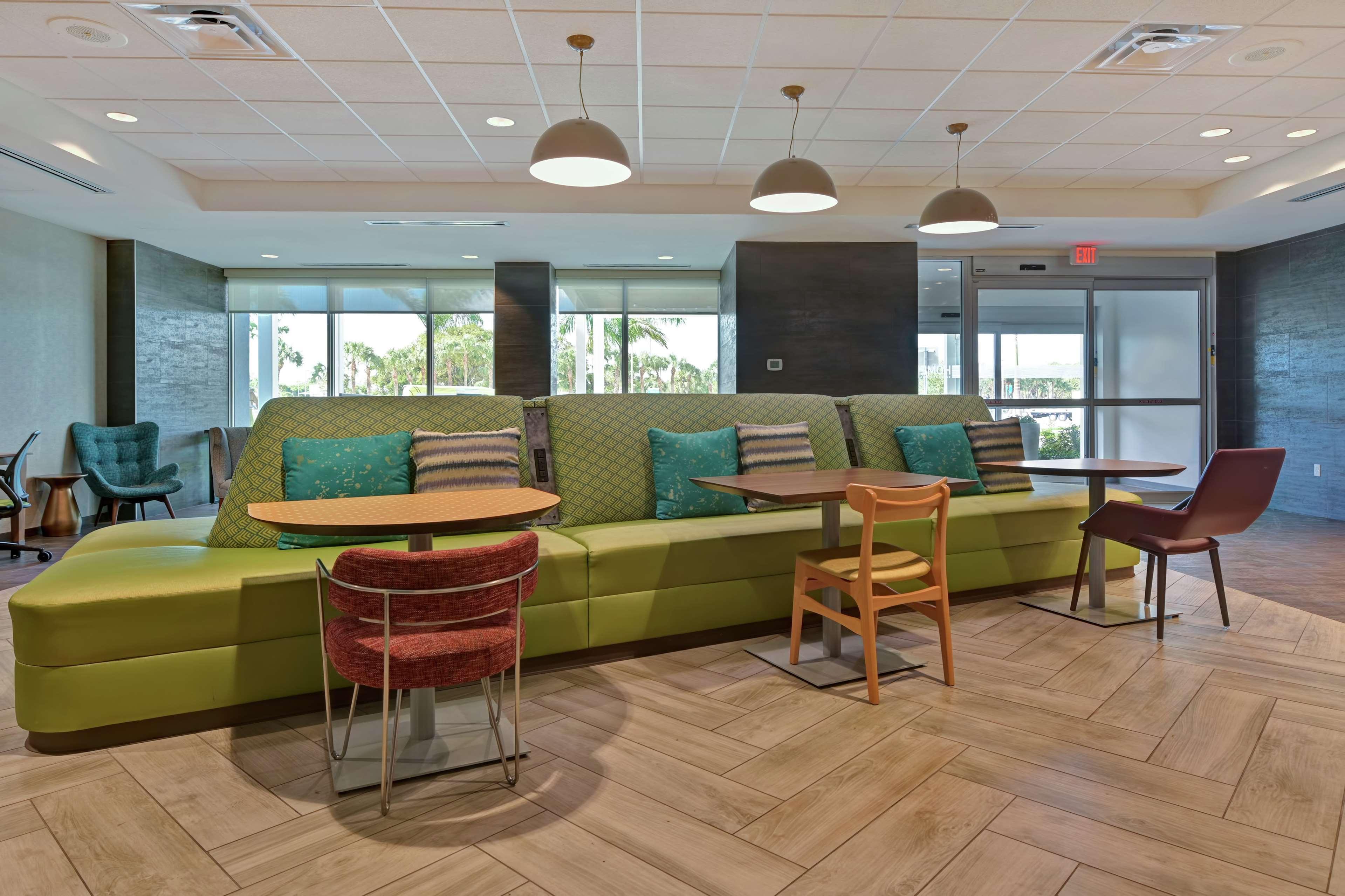 Home2 Suites By Hilton West Palm Beach Airport Cloud Lake Extérieur photo