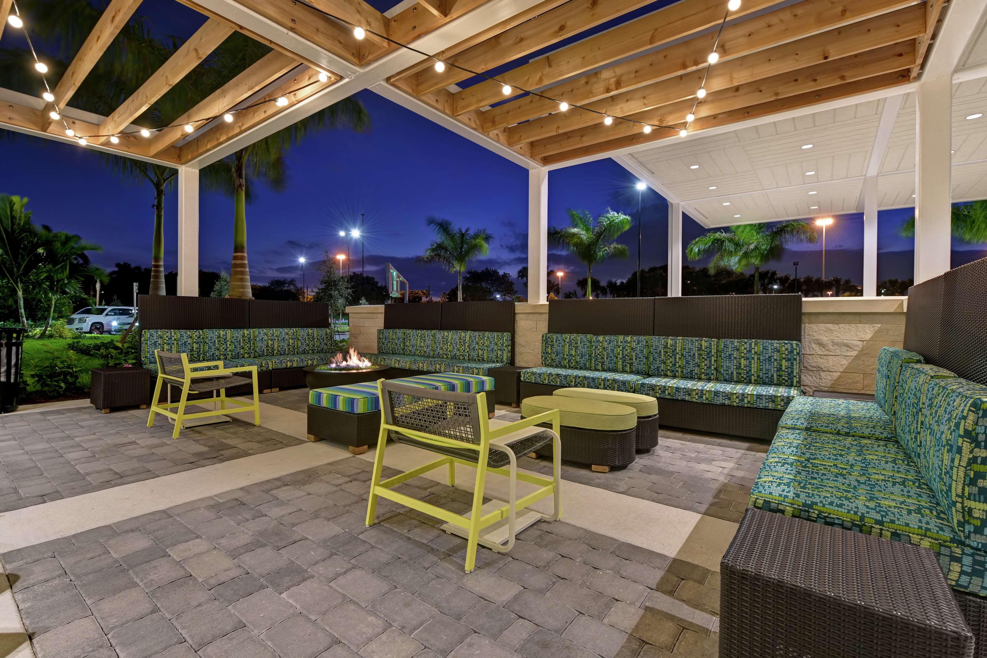 Home2 Suites By Hilton West Palm Beach Airport Cloud Lake Extérieur photo